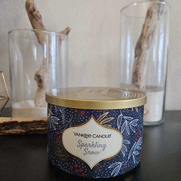 Yankee Candle Other - Yankee Candle Sparkling Snow - Gold Lid with Blue Design